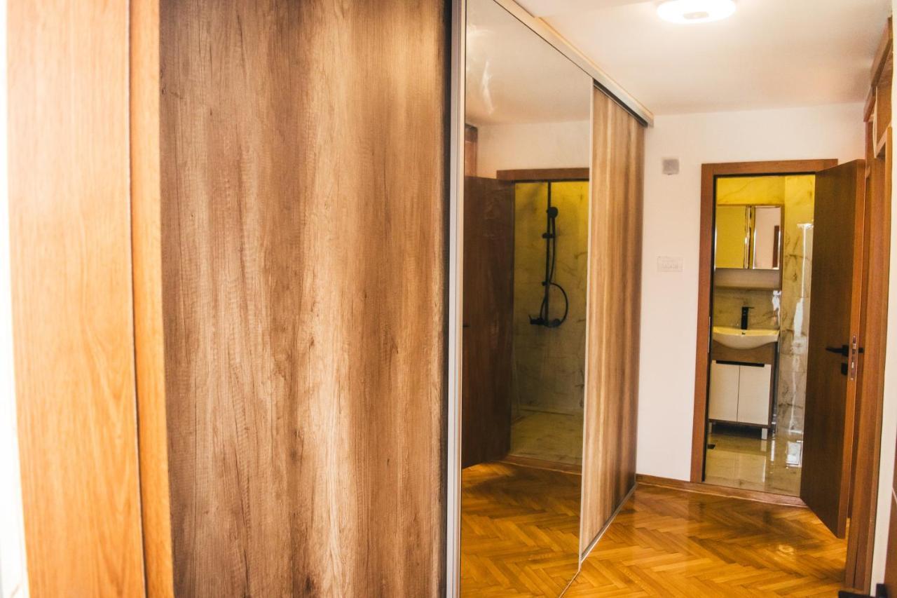 Apartmán Aparment Theatre Ni Exteriér fotografie